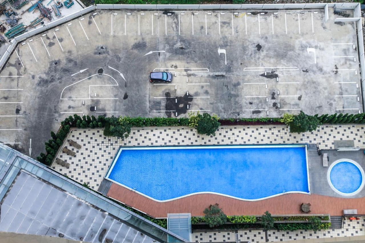 Apartemen New The Oasis By Travelio Bekasi